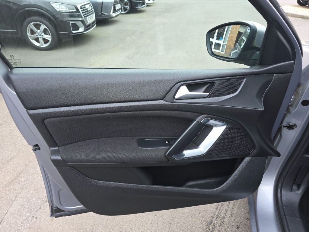 Used Peugeot 308 2018 for sale - 77850504: Photo 11