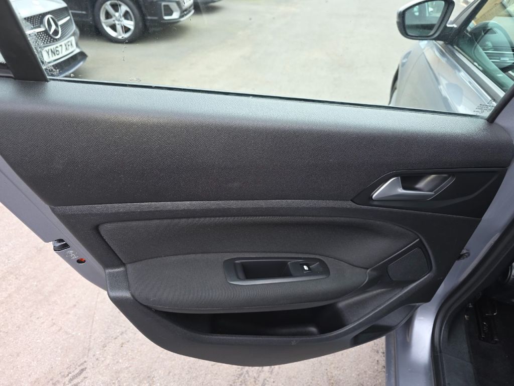 Used Peugeot 308 2018 for sale - 77850504: Photo 13