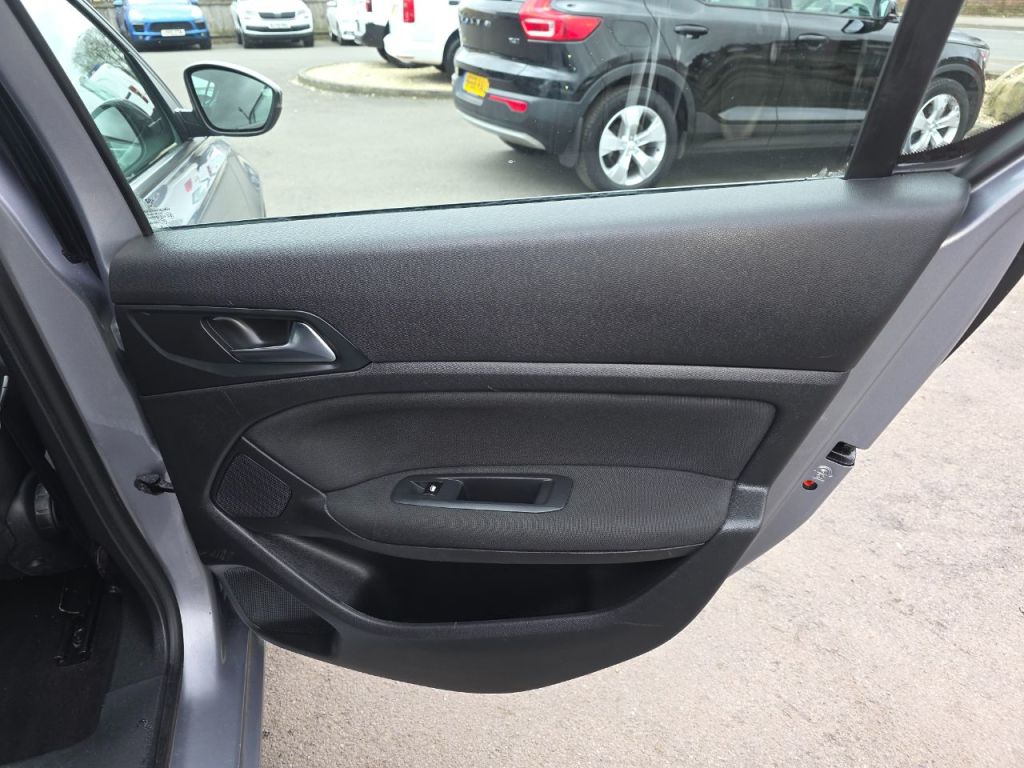 Used Peugeot 308 2018 for sale - 77850504: Photo 17