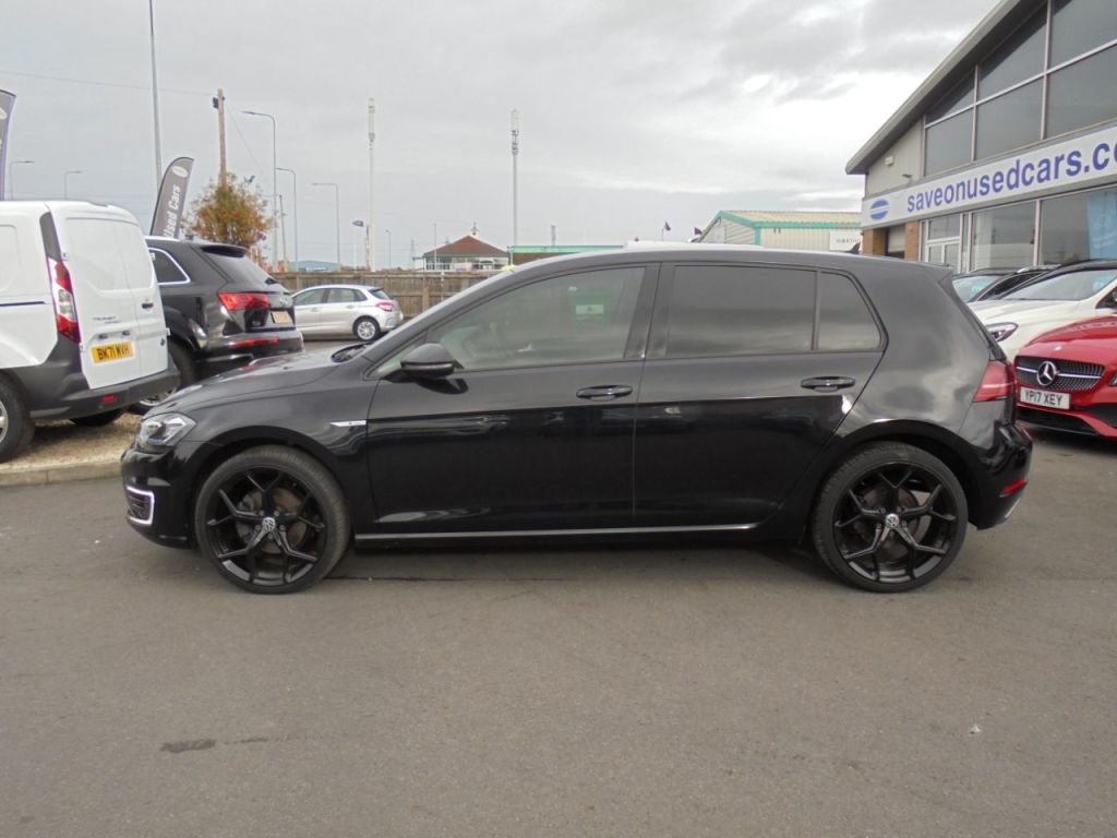 Used Volkswagen Golf 2021 for sale - 76469409: Photo 1