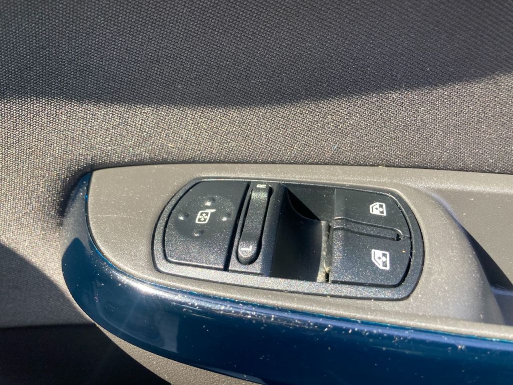 Used Vauxhall Corsa 2015 for sale - 78167777: Photo 8