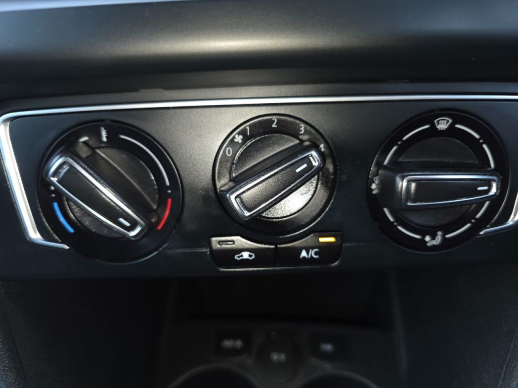 Used Volkswagen Polo 2017 for sale - 77850500: Photo 26