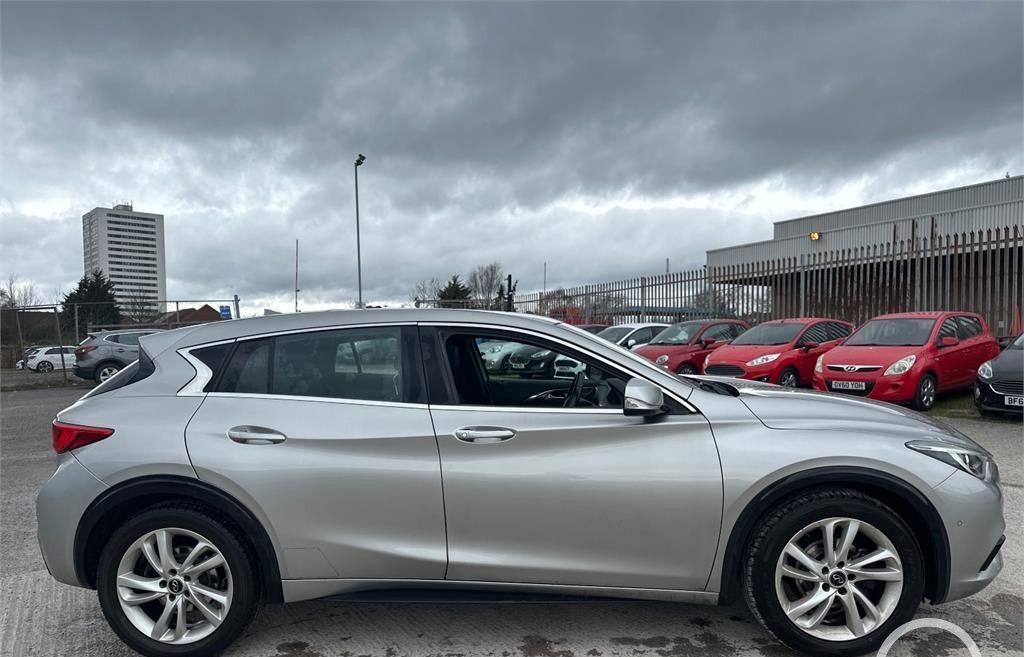 Used Infiniti Q30 2017 for sale - 78026000: Photo 2