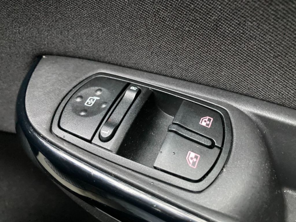 Used Vauxhall Corsa 2017 for sale - 77546224: Photo 7