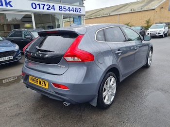 Used Volvo V40 2019 for sale - 75869608: Photo