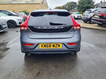 Used Volvo V40 2019 for sale - 75869608: Photo