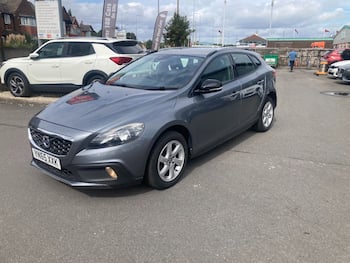 Used Volvo V40 2015 for sale - 79733455: Photo