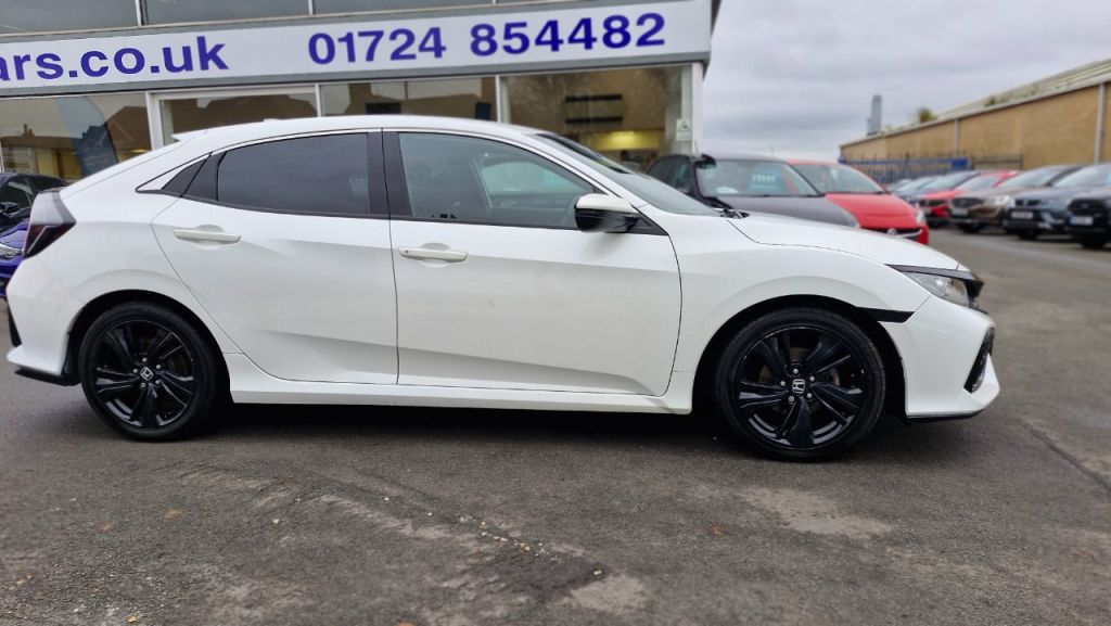 Used Honda Civic 2019 for sale - 76819837: Photo 4