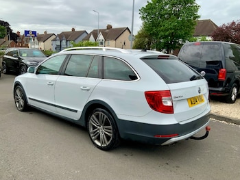 Used Skoda Superb 2014 for sale - 79323372: Photo