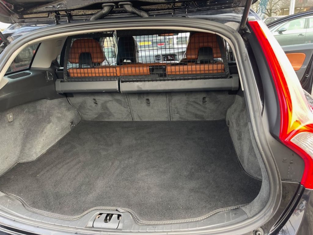 Used Volvo V60 2022 for sale - 77990241: Photo 18