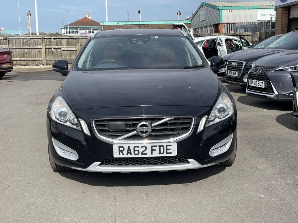 Used Volvo V60 2022 for sale - 77990241: Photo 2