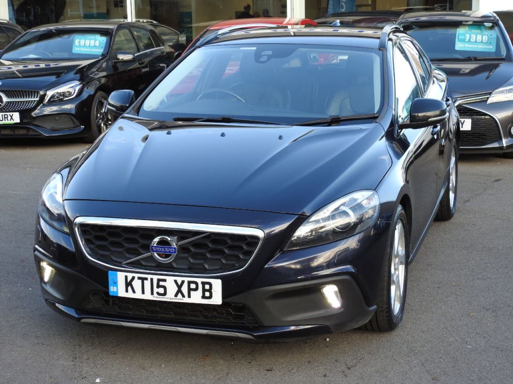 Used Volvo V40 2015 for sale - 76385601: Photo 1