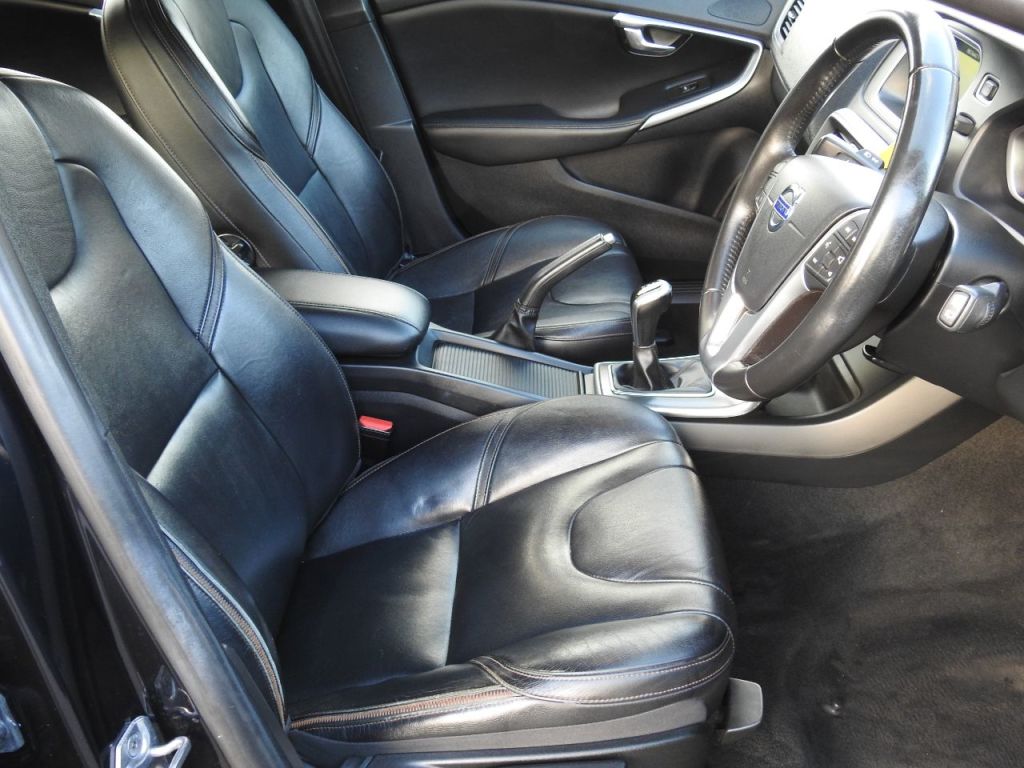 Used Volvo V40 2015 for sale - 76385601: Photo 16