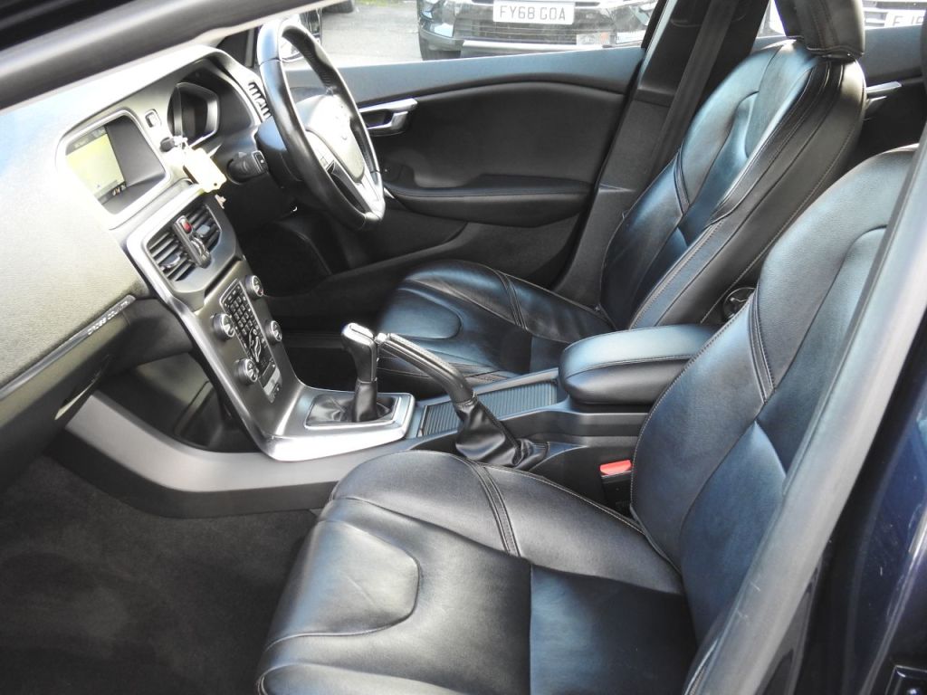 Used Volvo V40 2015 for sale - 76385601: Photo 17