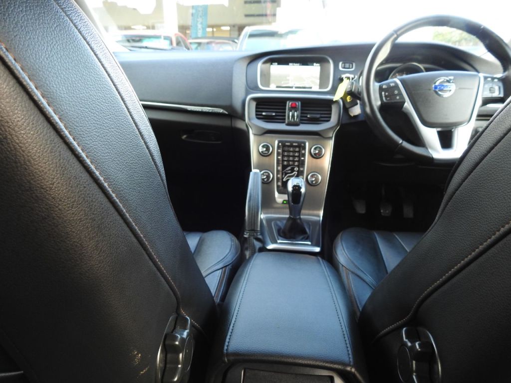 Used Volvo V40 2015 for sale - 76385601: Photo 18