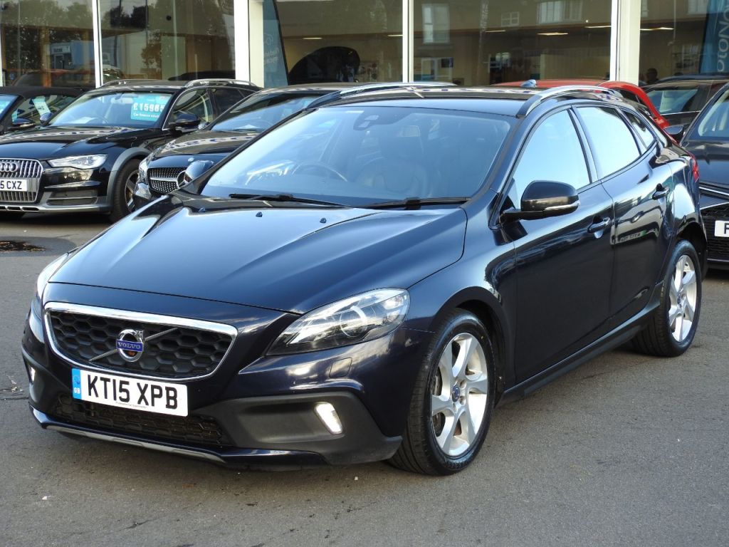 Used Volvo V40 2015 for sale - 76385601: Photo 2