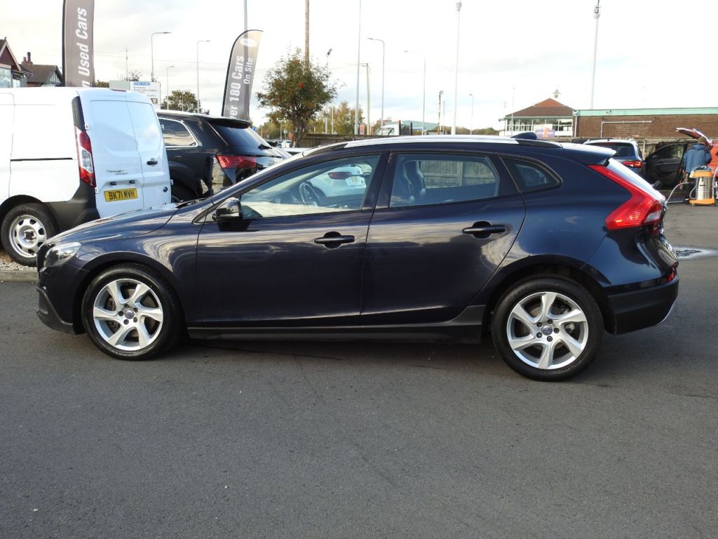 Used Volvo V40 2015 for sale - 76385601: Photo 5