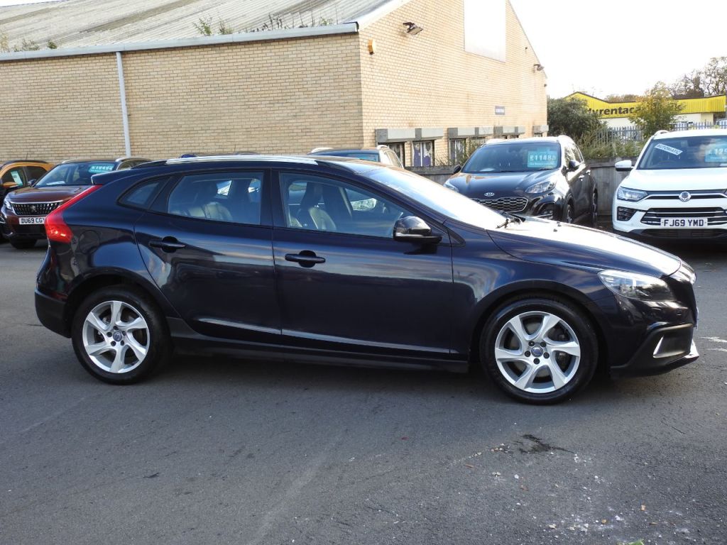 Used Volvo V40 2015 for sale - 76385601: Photo 7