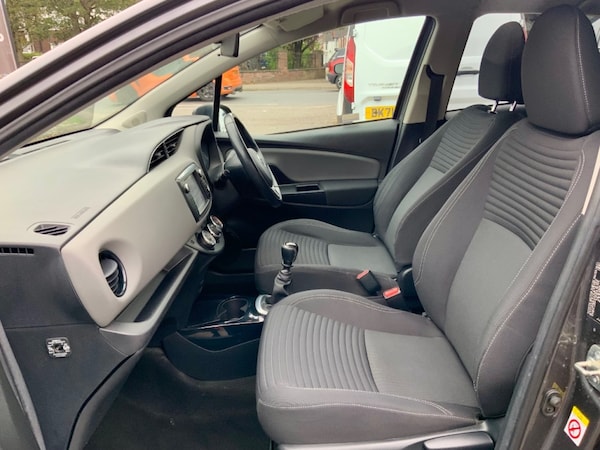 Used Toyota Yaris 2017 for sale - 76303215: Photo 11