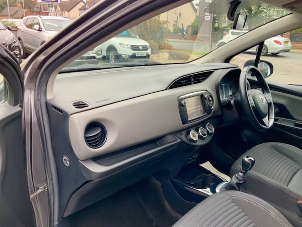 Used Toyota Yaris 2017 for sale - 76303215: Photo 13