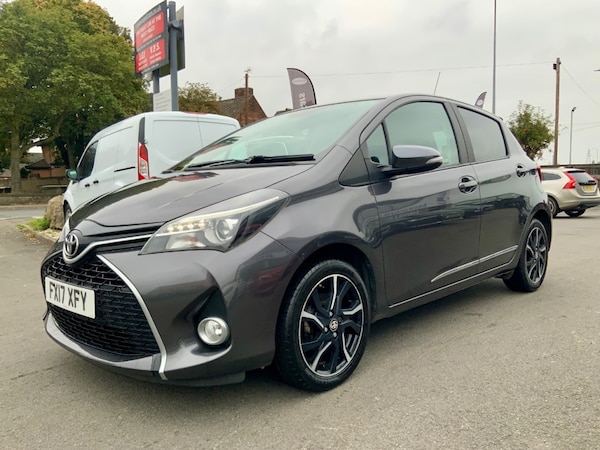 Used Toyota Yaris 2017 for sale - 76303215: Photo 2