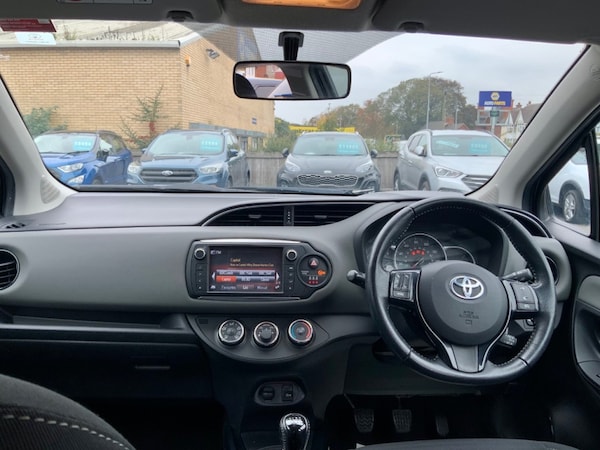 Used Toyota Yaris 2017 for sale - 76303215: Photo 9