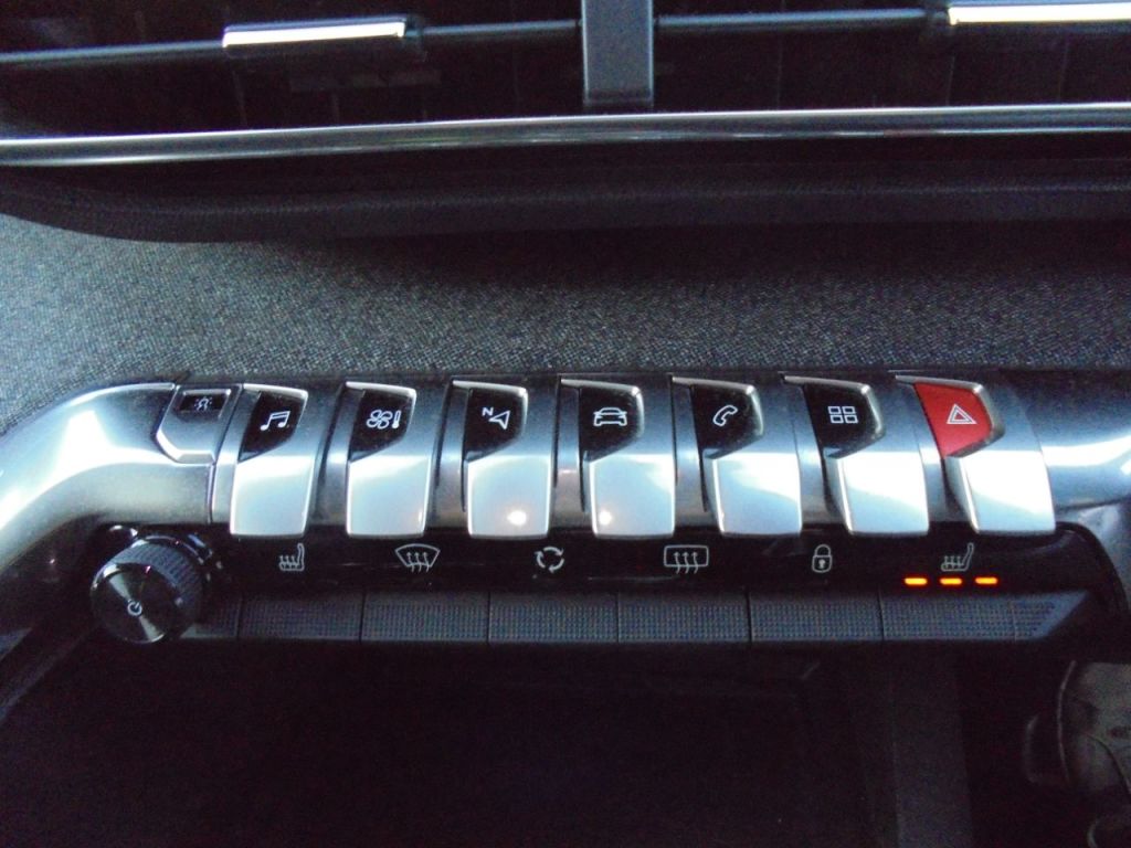 Used Peugeot 3008 2018 for sale - 76782857: Photo 10