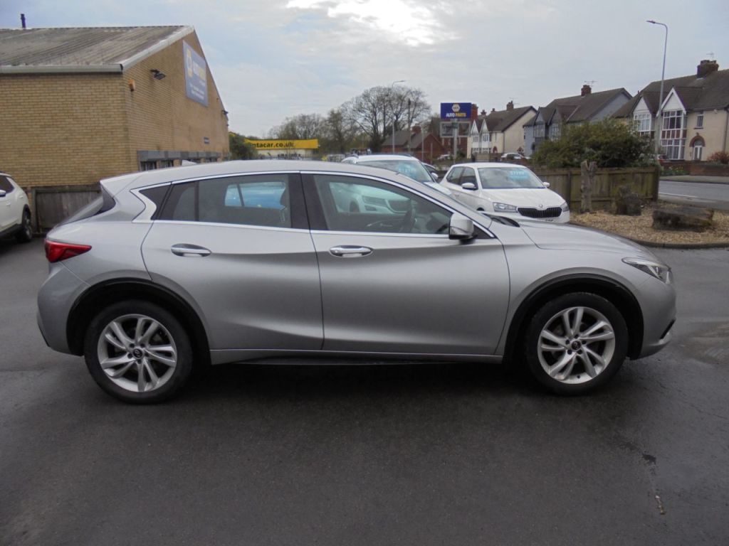 Used Infiniti Q30 2017 for sale - 78043841: Photo 4