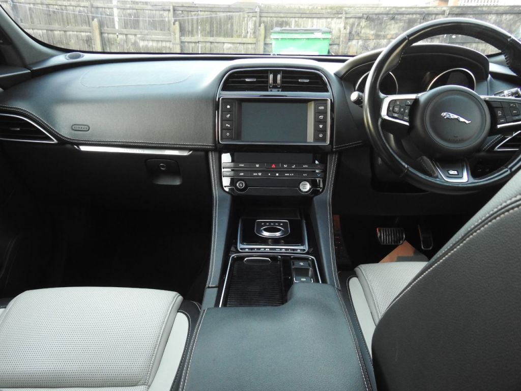 Used Jaguar F-Pace 2017 for sale - 76436445: Photo 16