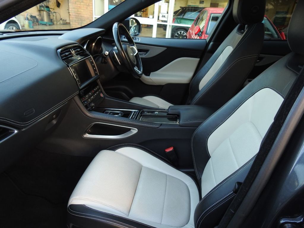 Used Jaguar F-Pace 2017 for sale - 76436445: Photo 19