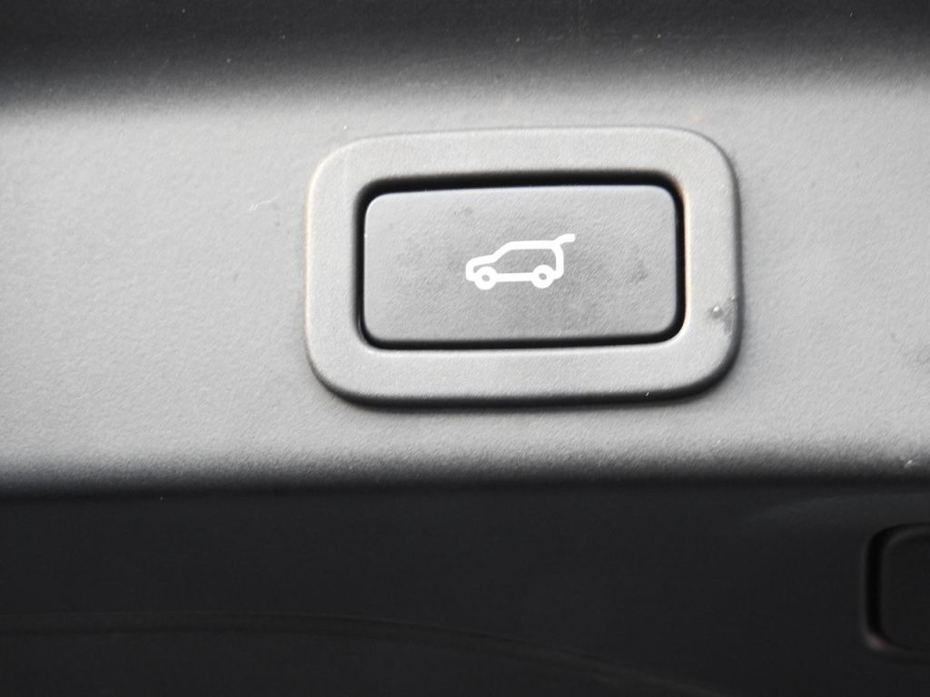 Used Jaguar F-Pace 2017 for sale - 76436445: Photo 21