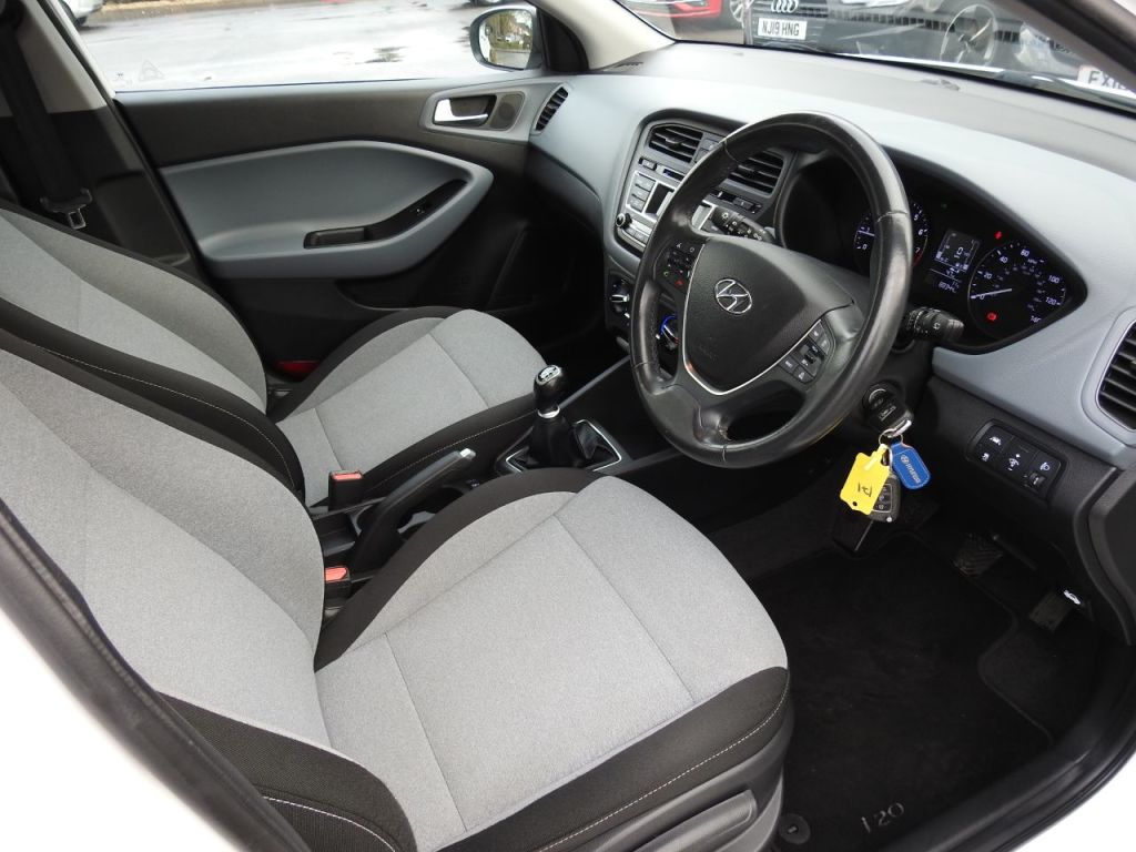 Used Hyundai i20 2016 for sale - 76723520: Photo 18