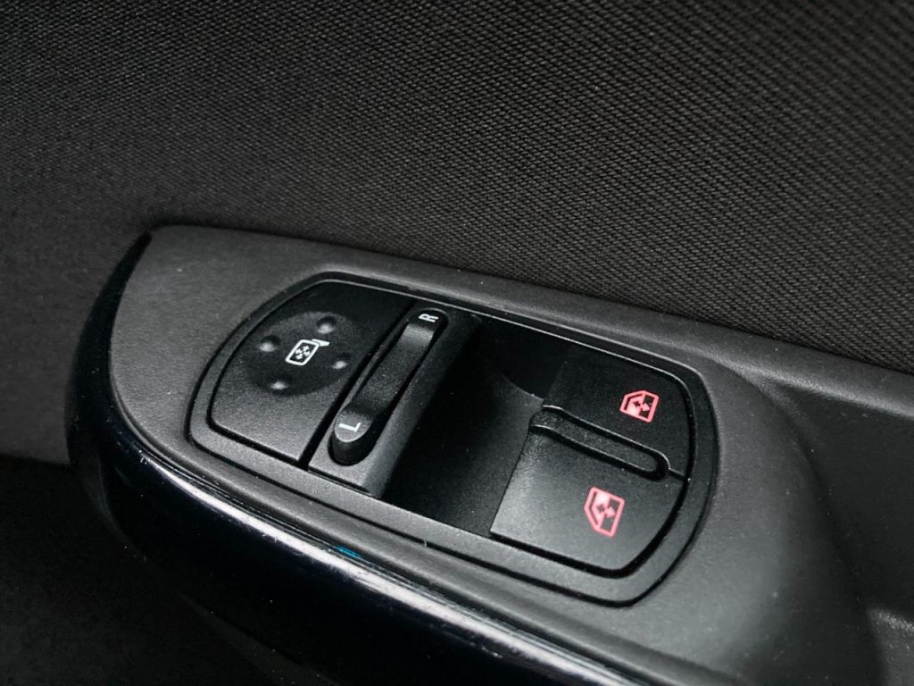 Used Vauxhall Corsa 2015 for sale - 77138780: Photo 6