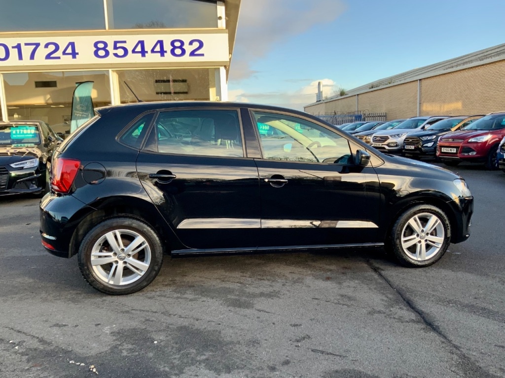 Used Volkswagen Polo 2015 for sale - 76697968: Photo 1