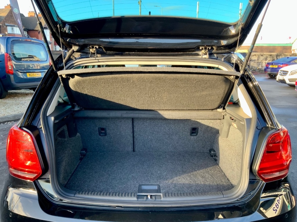 Used Volkswagen Polo 2015 for sale - 76697968: Photo 9