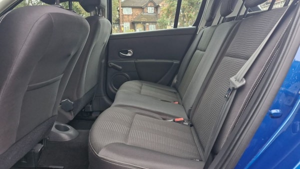 Used Renault Clio 2010 for sale - 76118256: Photo 11