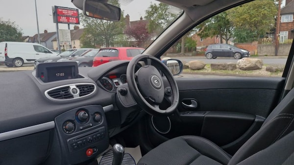 Used Renault Clio 2010 for sale - 76118256: Photo 12