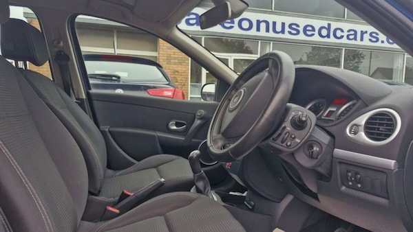 Used Renault Clio 2010 for sale - 76118256: Photo 14