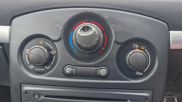 Used Renault Clio 2010 for sale - 76118256: Photo 18