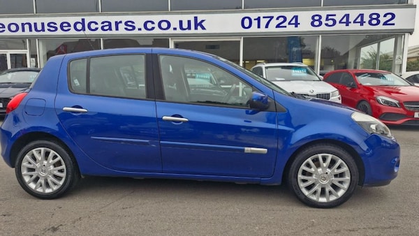Used Renault Clio 2010 for sale - 76118256: Photo 2