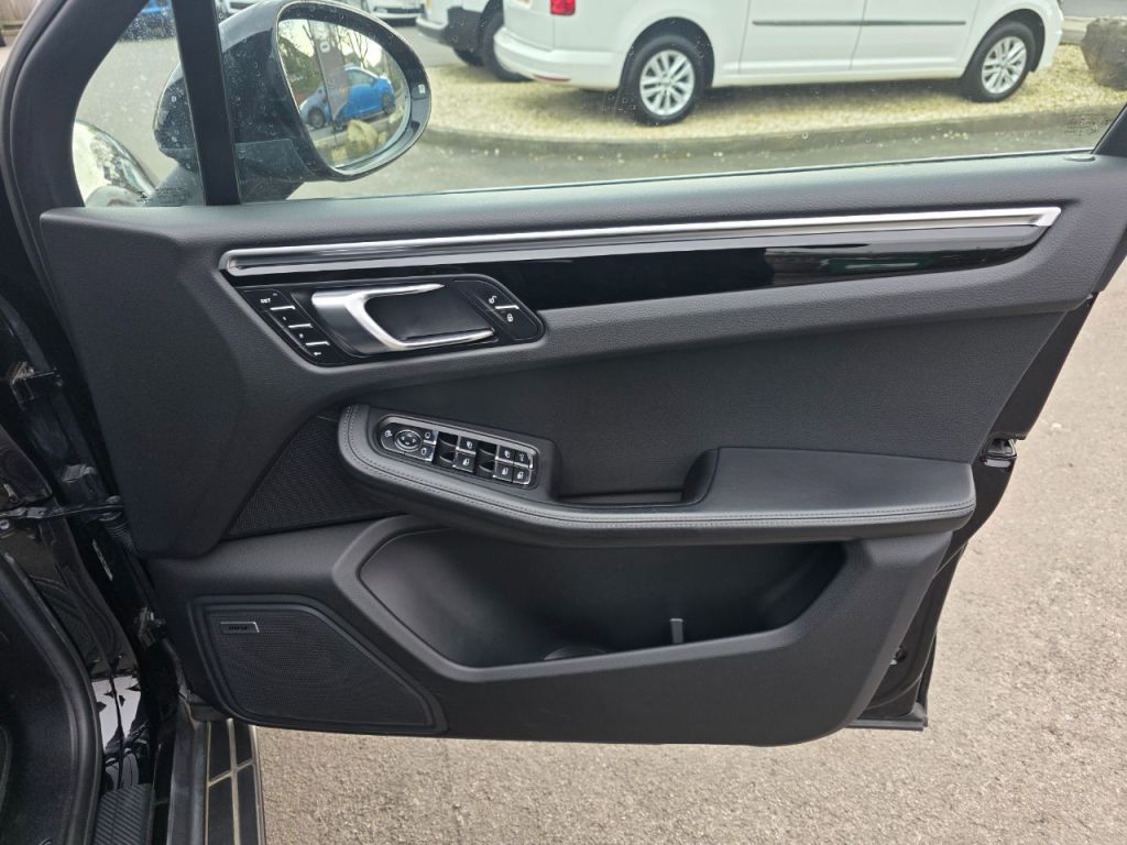 Used Porsche Macan 2018 for sale - 77967756: Photo 20