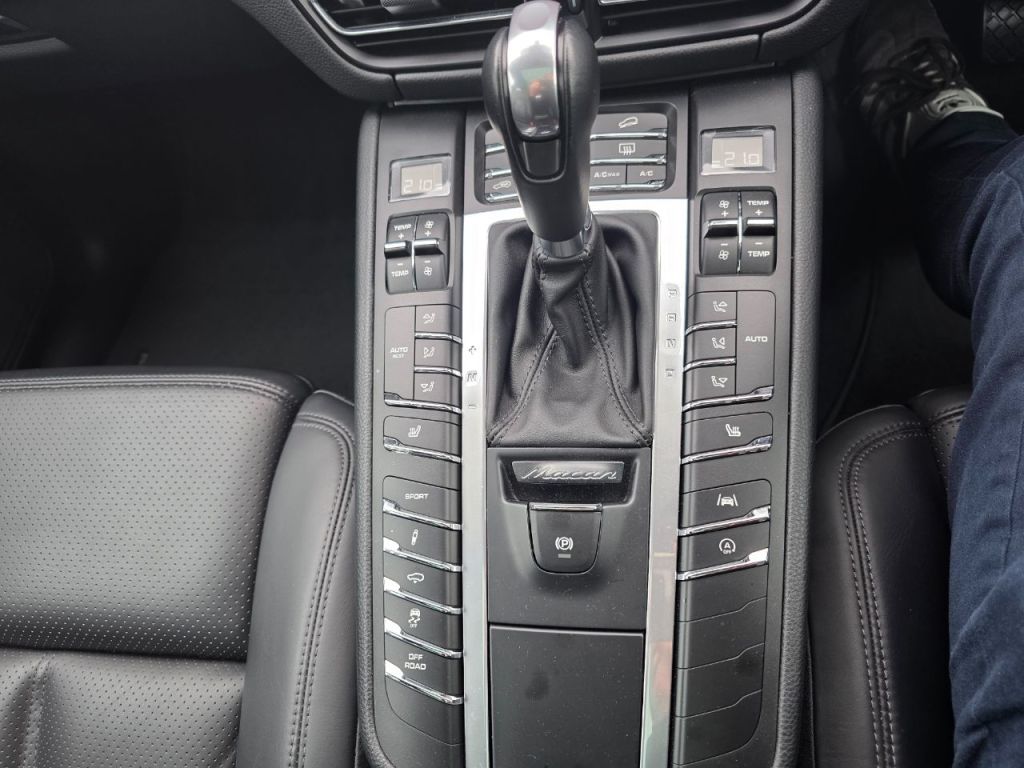 Used Porsche Macan 2018 for sale - 77967756: Photo 25