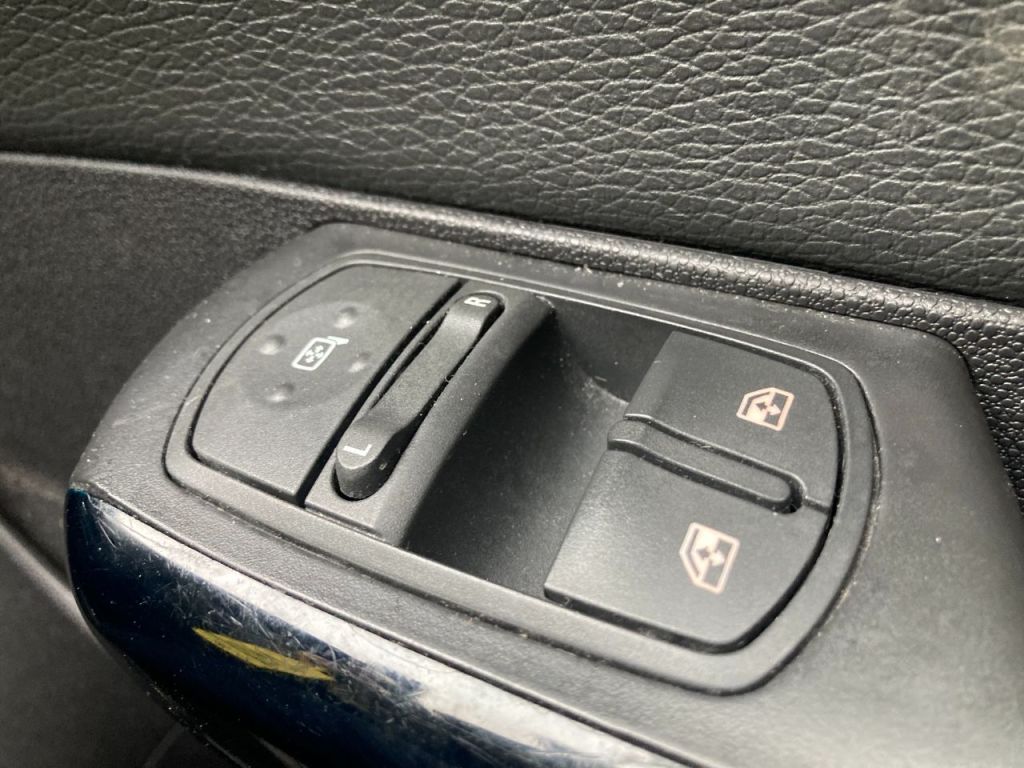 Used Vauxhall Corsa 2012 for sale - 77451392: Photo 9