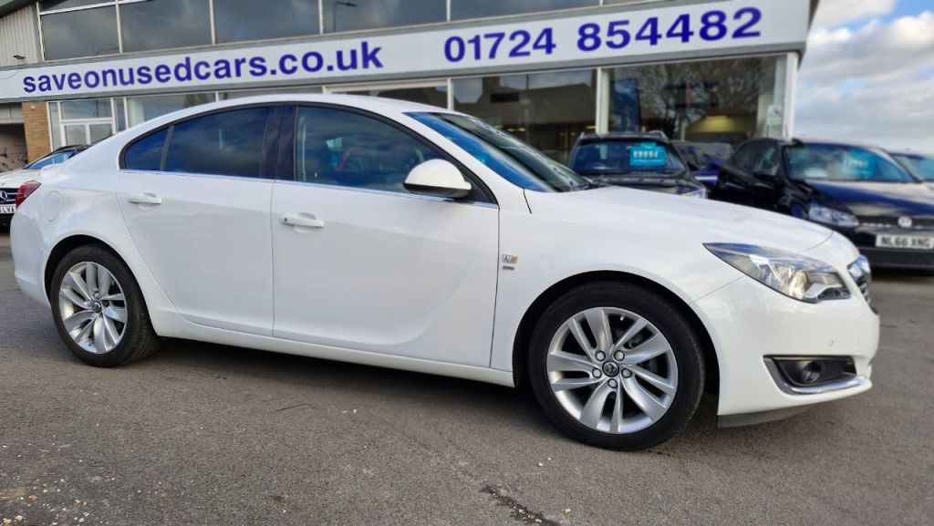 Used Vauxhall Insignia 2017 for sale - 76895934: Photo 2