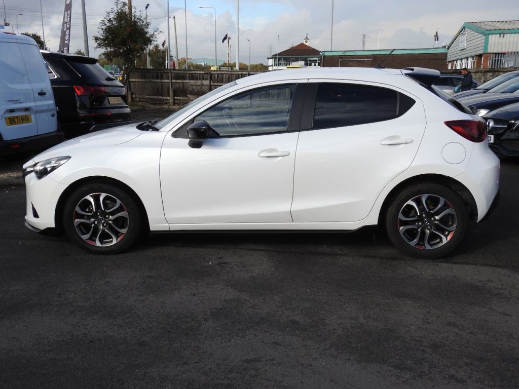 Used Mazda Mazda2 2016 for sale - 76322749: Photo 3