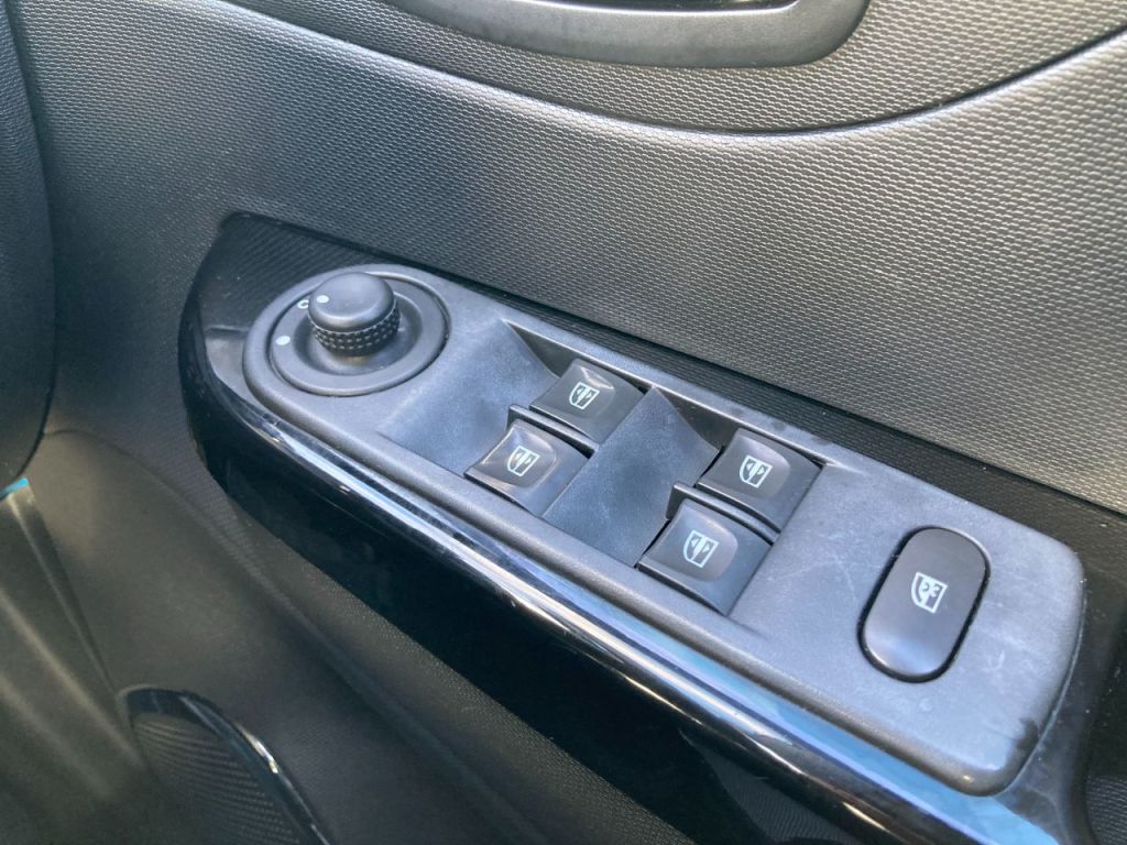 Used Renault Captur 2014 for sale - 76603789: Photo 9