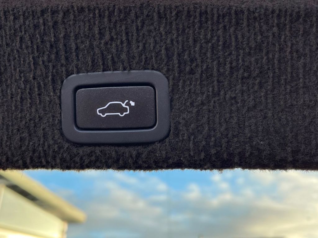 Used Volvo XC60 2015 for sale - 76697963: Photo 14