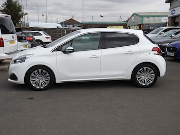 Used Peugeot 208 2017 for sale - 79365612: Photo