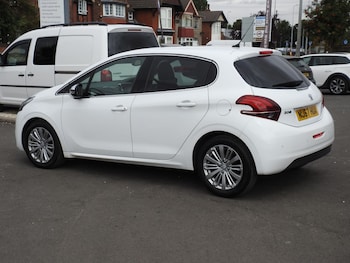 Used Peugeot 208 2017 for sale - 79365612: Photo