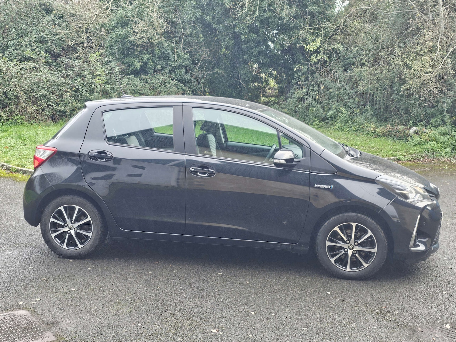 Used Toyota Yaris 2018 for sale - 76735812: Photo 2